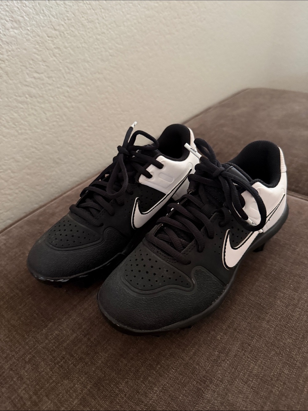 Nike Kids Alpha Huarache Black and White low baseball cleats